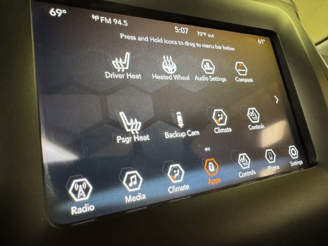 Used 2019 Jeep Cherokee Latitude Plus w/ Comfort/Convenience Group FWD image 14