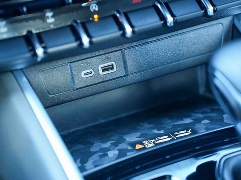 Used 2025 Chevrolet Colorado ZR2 w/ Midnight Edition image 34