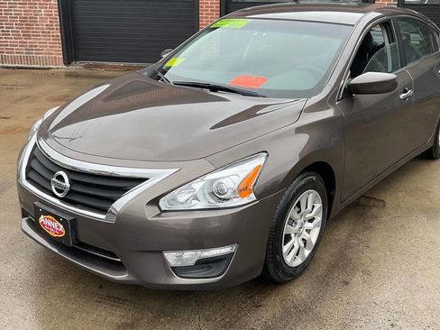Used 2014 Nissan Altima 2.5 S w/ Display Audio Package image 15