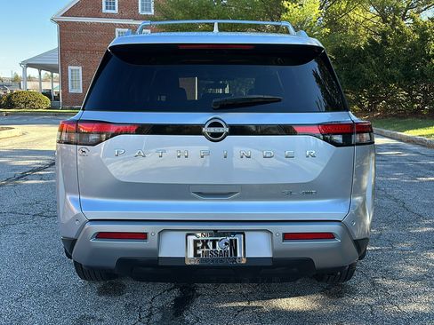 Certified 2024 Nissan Pathfinder SL image 5