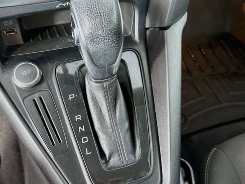 Used 2017 Ford Focus SE FWD image 16