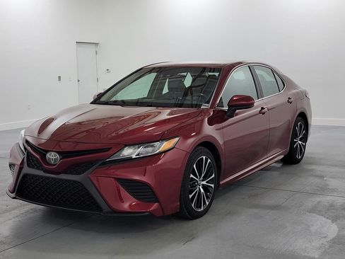 Used 2018 Toyota Camry SE FWD image 4