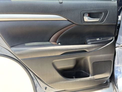 Used 2018 Toyota Highlander XLE FWD image 27