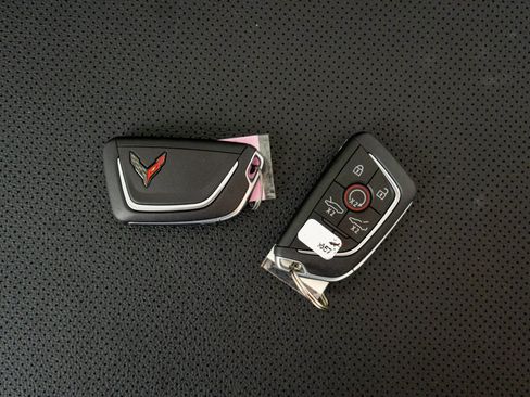 Used 2025 Chevrolet Corvette Stingray Preferred Conv w/ Chrome Exterior Badge Package RWD image 40