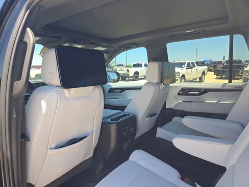 Used 2025 Chevrolet Tahoe Premier AWD/4WD image 14