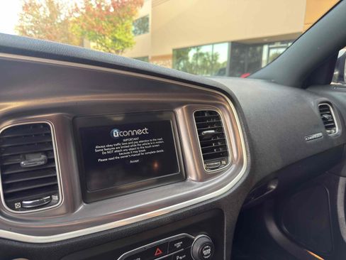 Used 2019 Dodge Charger SXT image 39