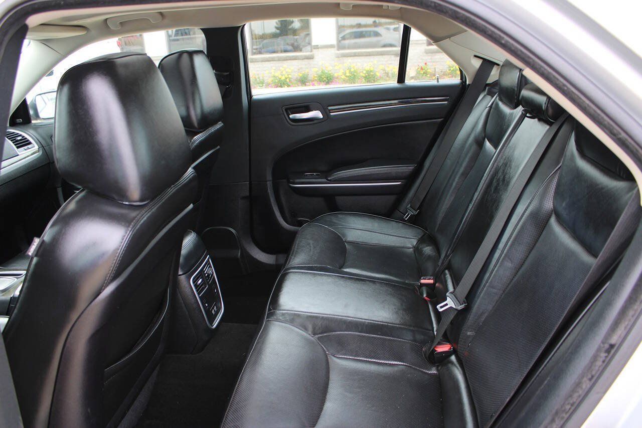 Used 2020 Chrysler 300 Limited RWD image 9