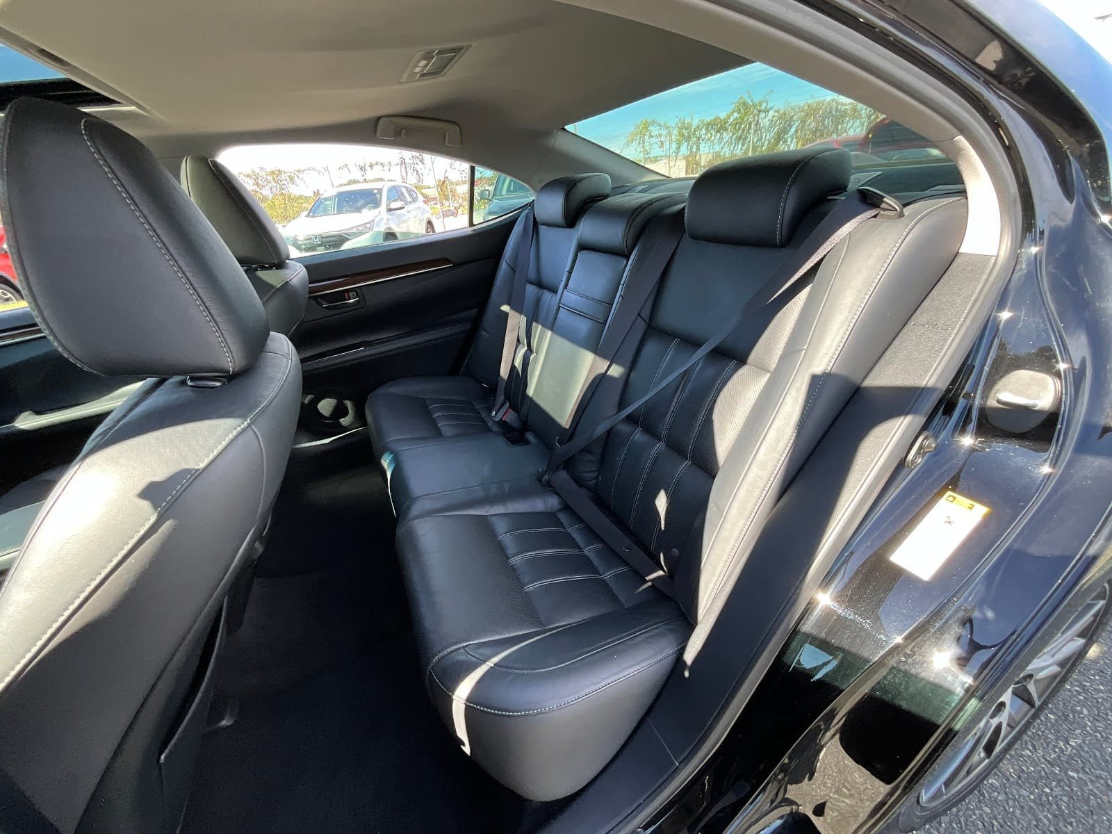 Used 2016 Lexus ES 350 w/ Luxury Package w/Wood Trim FWD image 18
