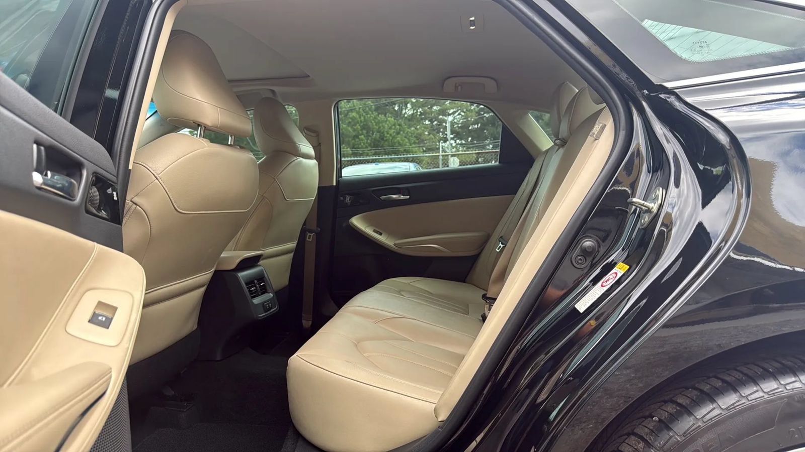 Used 2019 Toyota Avalon XLE w/ Moonroof Package FWD image 11