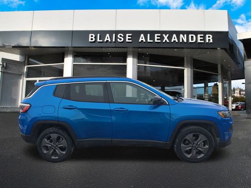 Used 2022 Jeep Compass Latitude image 2