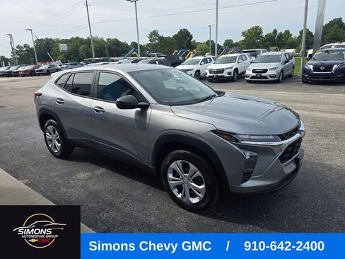 Used 2024 Chevrolet Trax LS w/ Driver Confidence Package FWD image 7