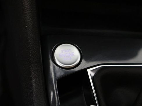 Used 2024 Volkswagen Tiguan SE image 36