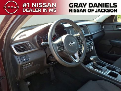 Used 2018 Kia Optima LX w/ Convenience Package FWD image 9