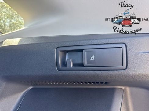 New 2025 Volkswagen Tiguan SE image 24