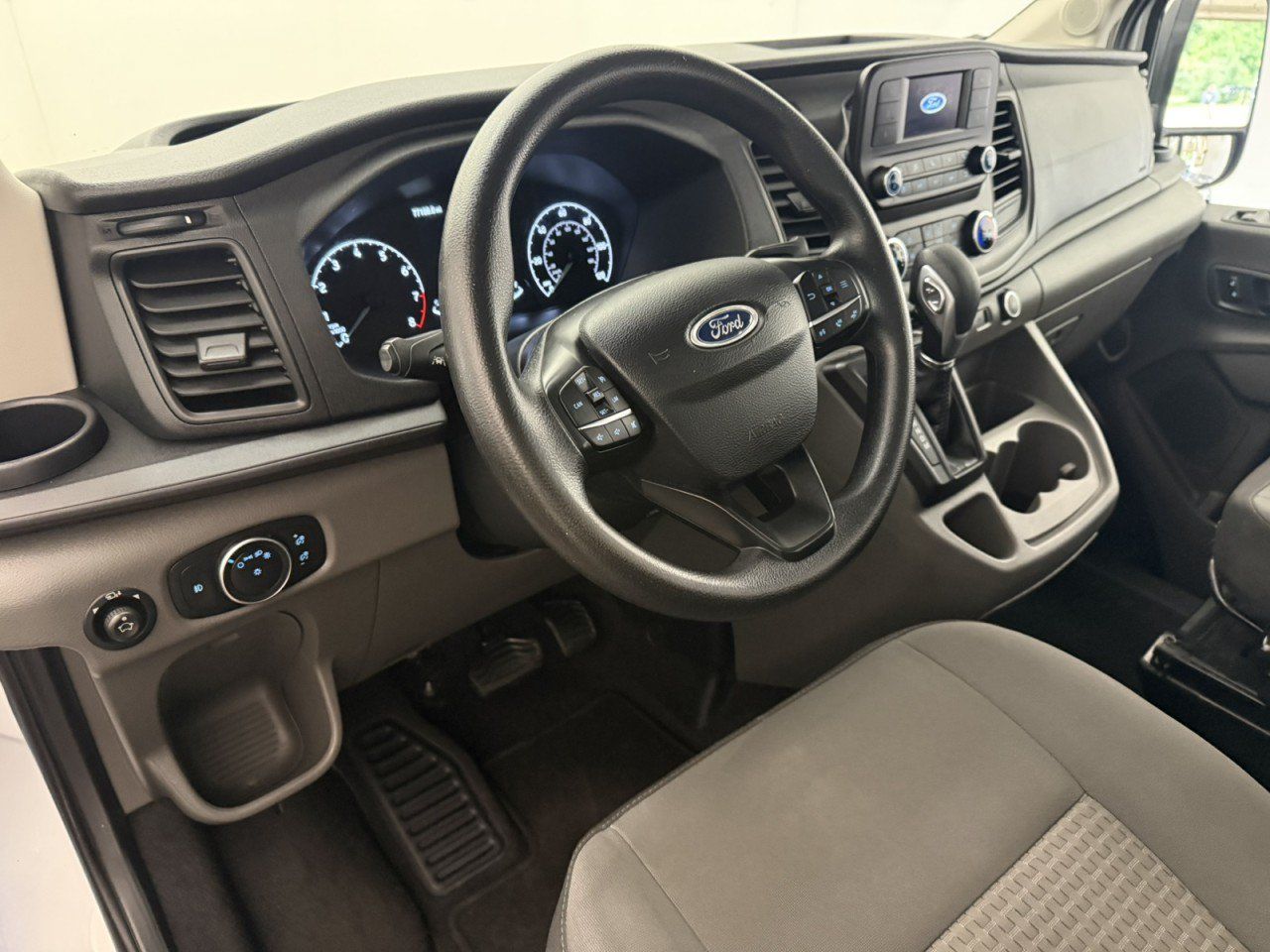 Used 2020 Ford Transit 350 XLT RWD image 18