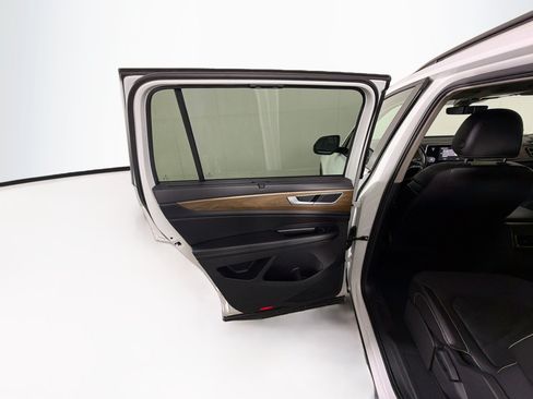 Used 2024 Volkswagen Atlas SE AWD/4WD image 26