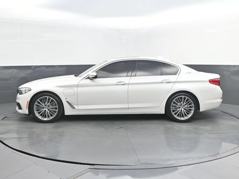 Used 2019 BMW 530e w/ Convenience Package RWD image 2