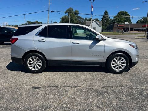 Used 2018 Chevrolet Equinox LT FWD image 2