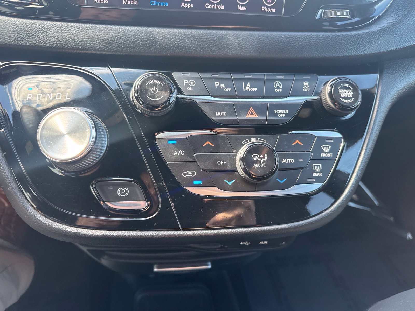 Used 2019 Chrysler Pacifica Touring Plus w/ Advanced Safetytec Group FWD image 31