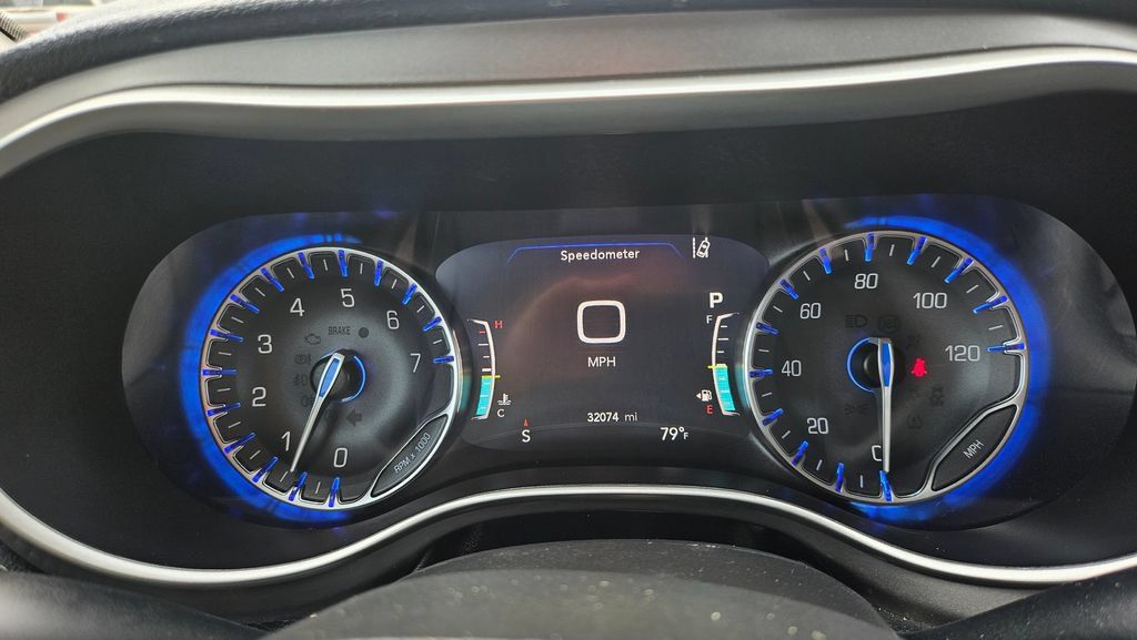 Used 2022 Chrysler Pacifica Touring-L FWD image 33