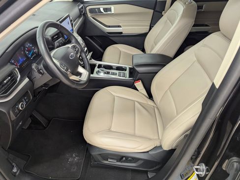 Certified 2024 Ford Explorer XLT w/ Equipment Group 202A image 5