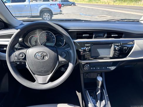 Used 2015 Toyota Corolla LE FWD image 7