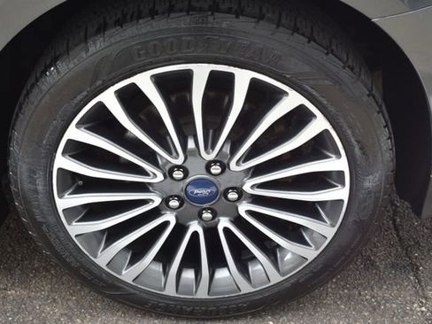 Used 2017 Ford Fusion SE image 43