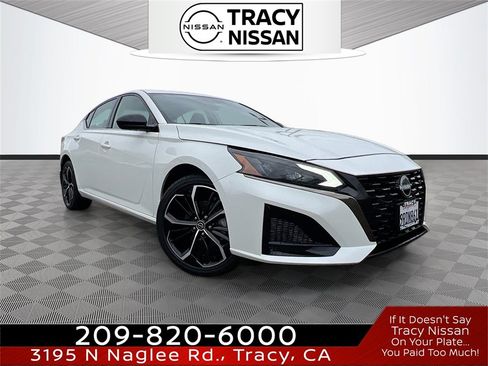 Used 2025 Nissan Altima 2.5 SR image 1