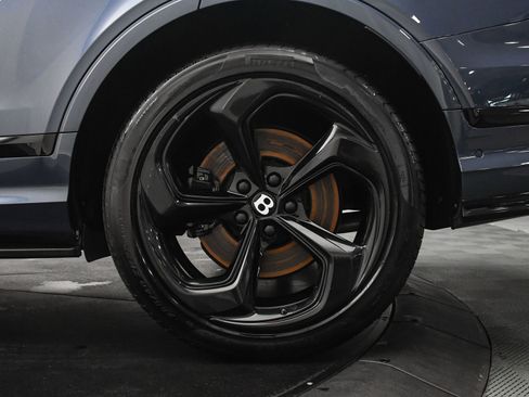 Used 2022 Bentley Bentayga image 32