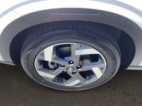 Used 2025 Hyundai Venue SEL FWD image 10