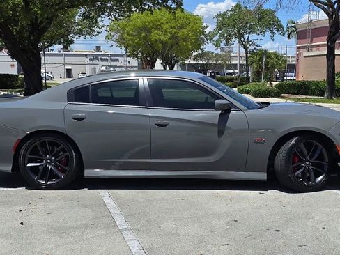 Used 2019 Dodge Charger Scat Pack RWD image 3