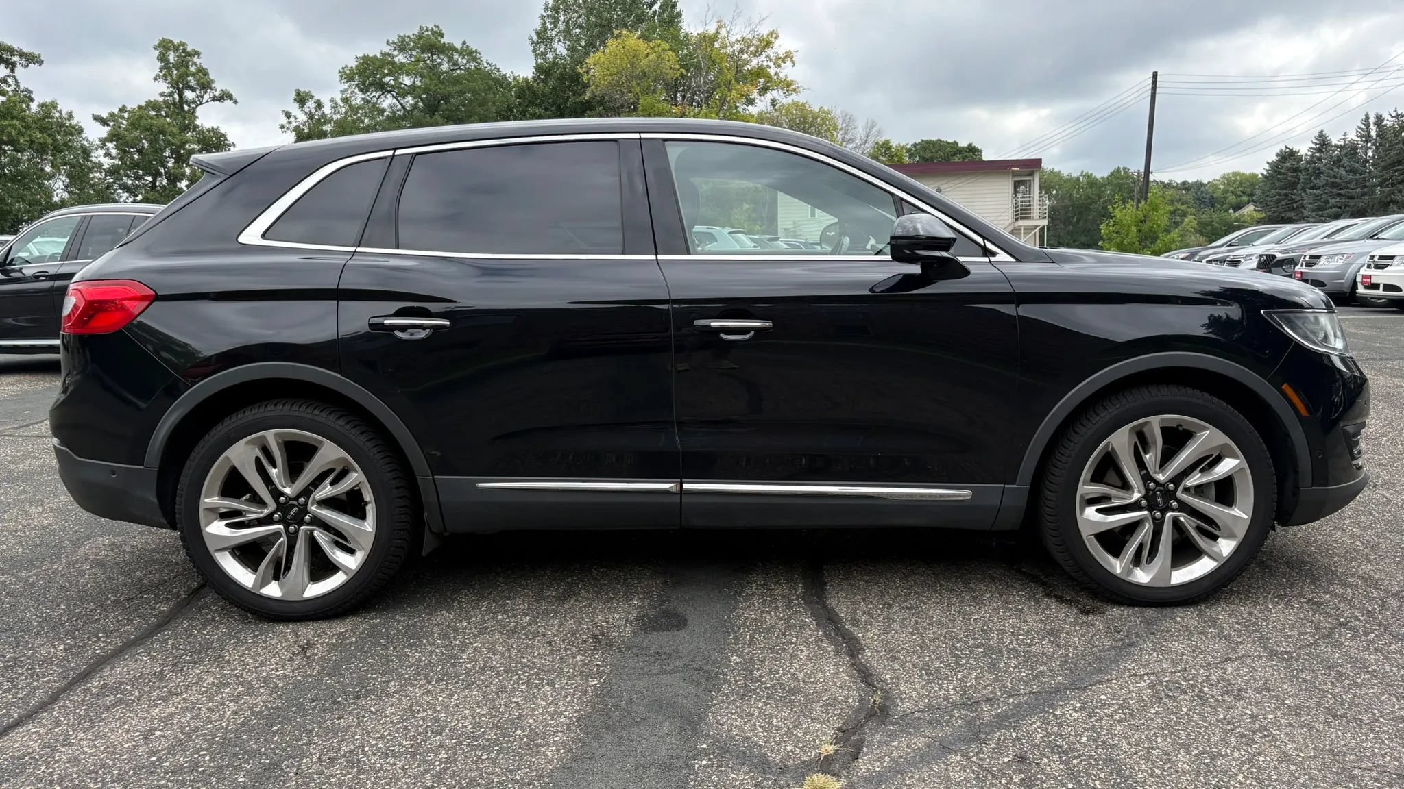 Used 2017 Lincoln MKX Reserve AWD/4WD image 11
