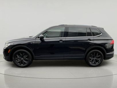Used 2024 Volkswagen Tiguan SE w/ Panoramic Sunroof Package