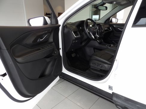 Used 2023 GMC Terrain SLT image 8