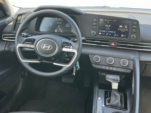 New 2026 Hyundai Elantra SE image 18