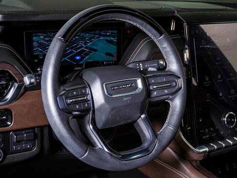 Used 2025 GMC Yukon Denali Ultimate AWD/4WD image 25