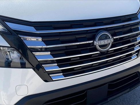 Certified 2025 Nissan Rogue SV image 24