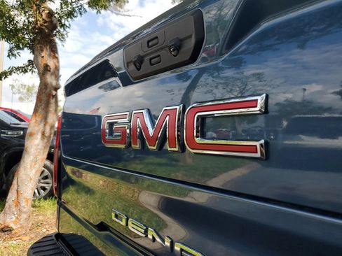 Used 2025 GMC Sierra 1500 Denali w/ Denali Reserve Package AWD/4WD image 6