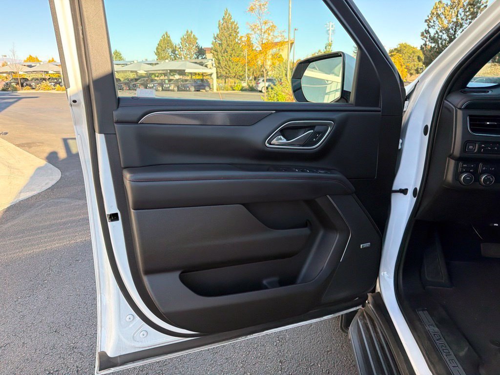 Used 2021 Chevrolet Tahoe RST w/ Luxury Package AWD/4WD image 9