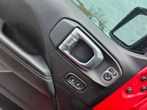 Used 2020 Jeep Wrangler Unlimited Sahara image 11