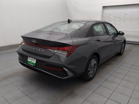 Used 2024 Hyundai Elantra SEL image 9