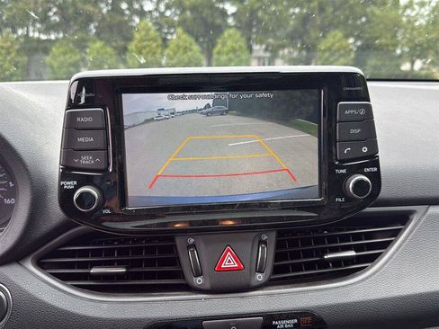 Used 2019 Hyundai Elantra GT w/ Style Package 02 FWD image 11