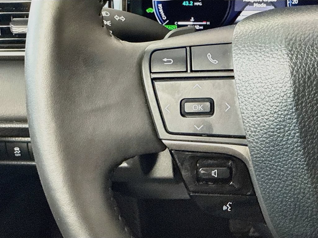 Used 2025 Toyota Camry XSE FWD image 11