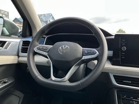 New 2025 Volkswagen Taos SE image 20