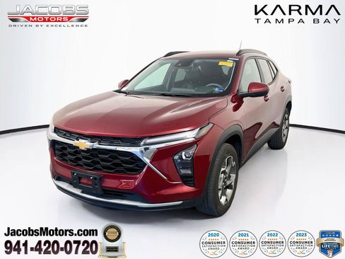 Used 2025 Chevrolet Trax LT FWD image 1