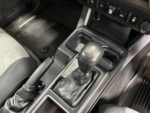 Used 2020 Toyota Tacoma TRD Sport w/ Technology Package AWD/4WD image 21