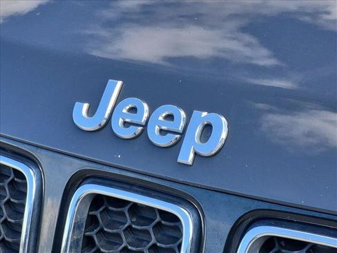 Used 2018 Jeep Compass Limited AWD/4WD image 3