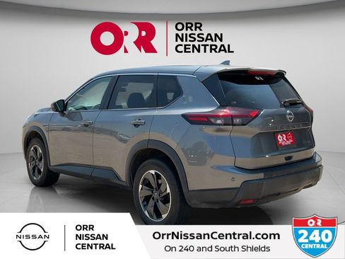 Used 2024 Nissan Rogue SV AWD/4WD image 7