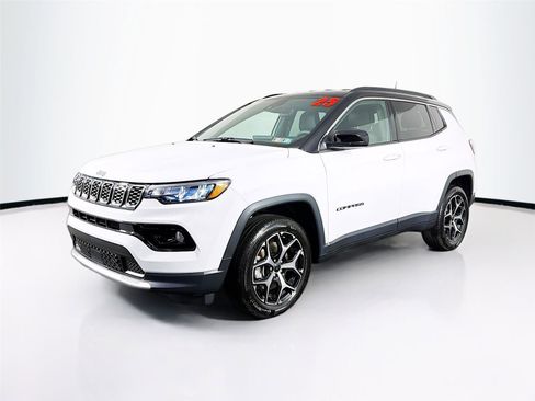 Used 2025 Jeep Compass Limited AWD/4WD image 3