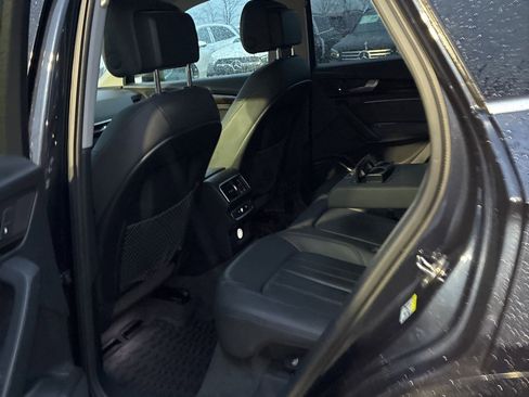 Used 2019 Audi Q5 2.0T Premium w/ Convenience Package image 4